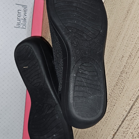 Shoes - Picture 5 of 7